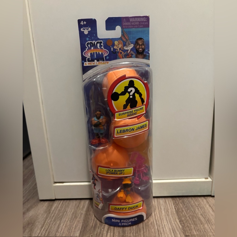 Space Jam A New Legacy 4 Pack 2" LeBron James Daffy Duck Lola & 1 Mystery Figure